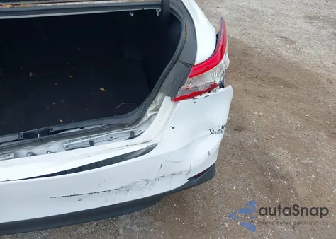 2018 Toyota Camry Le из США, поврежденный, VIN 4T1B11HK3JU017687